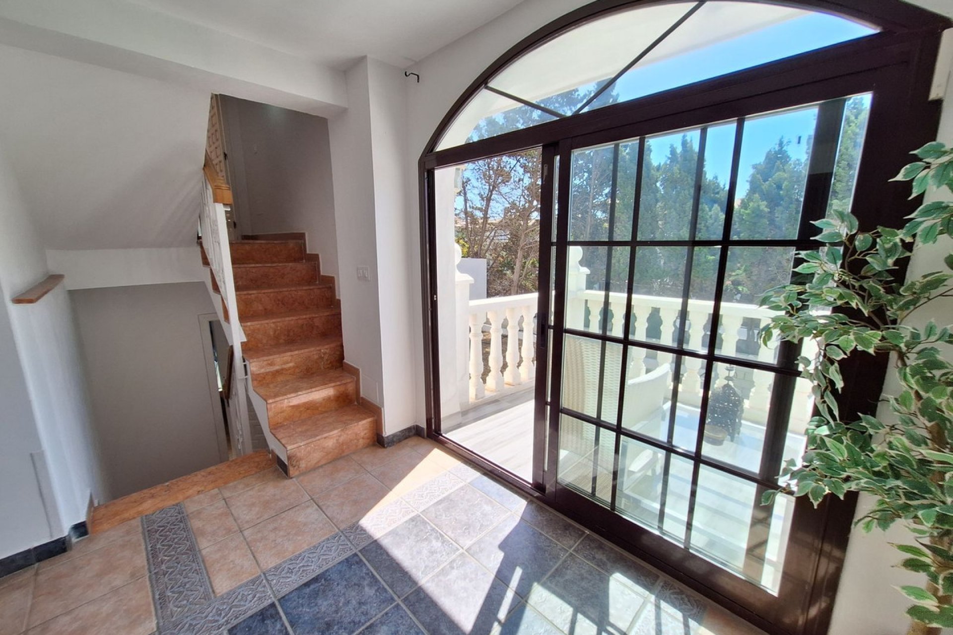 Resale - House - Detached Villa - Estepona - Estepona Centro