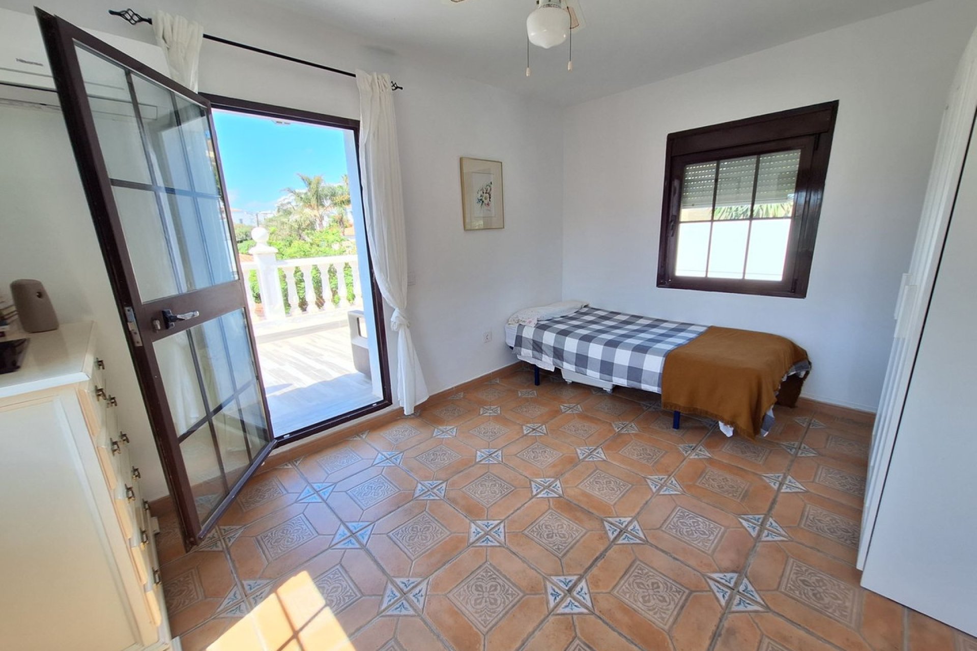 Resale - House - Detached Villa - Estepona - Estepona Centro