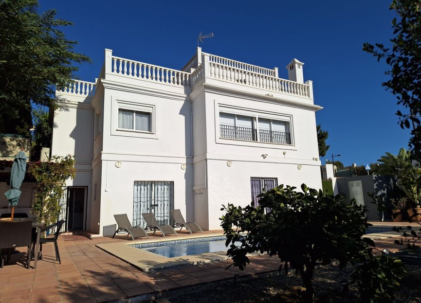 Resale - House - Detached Villa - Estepona - Estepona Centro