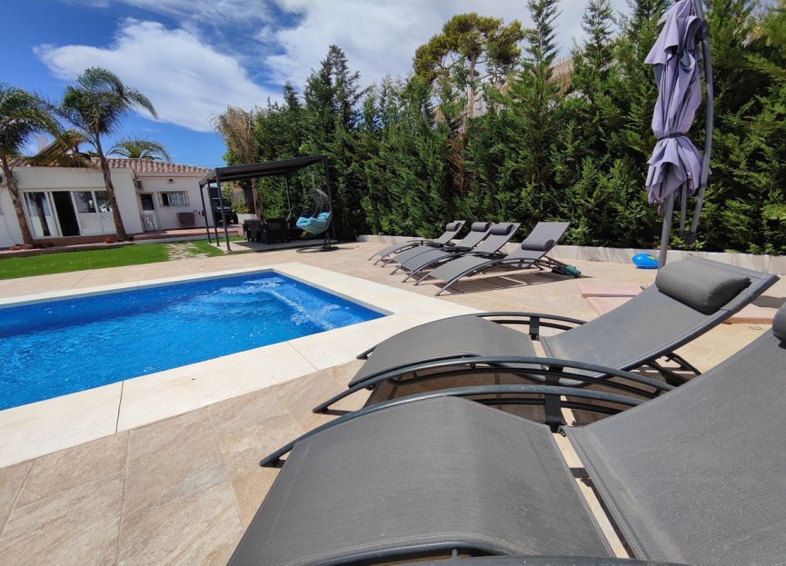 Resale - House - Detached Villa - Estepona - Estepona Centro