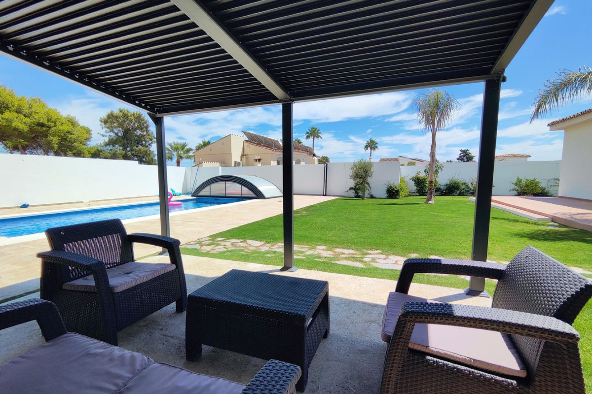 Resale - House - Detached Villa - Estepona - Estepona Centro