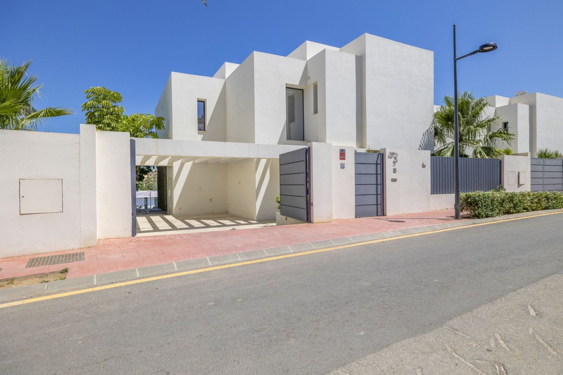 Resale - House - Detached Villa - Estepona - Estepona Centro