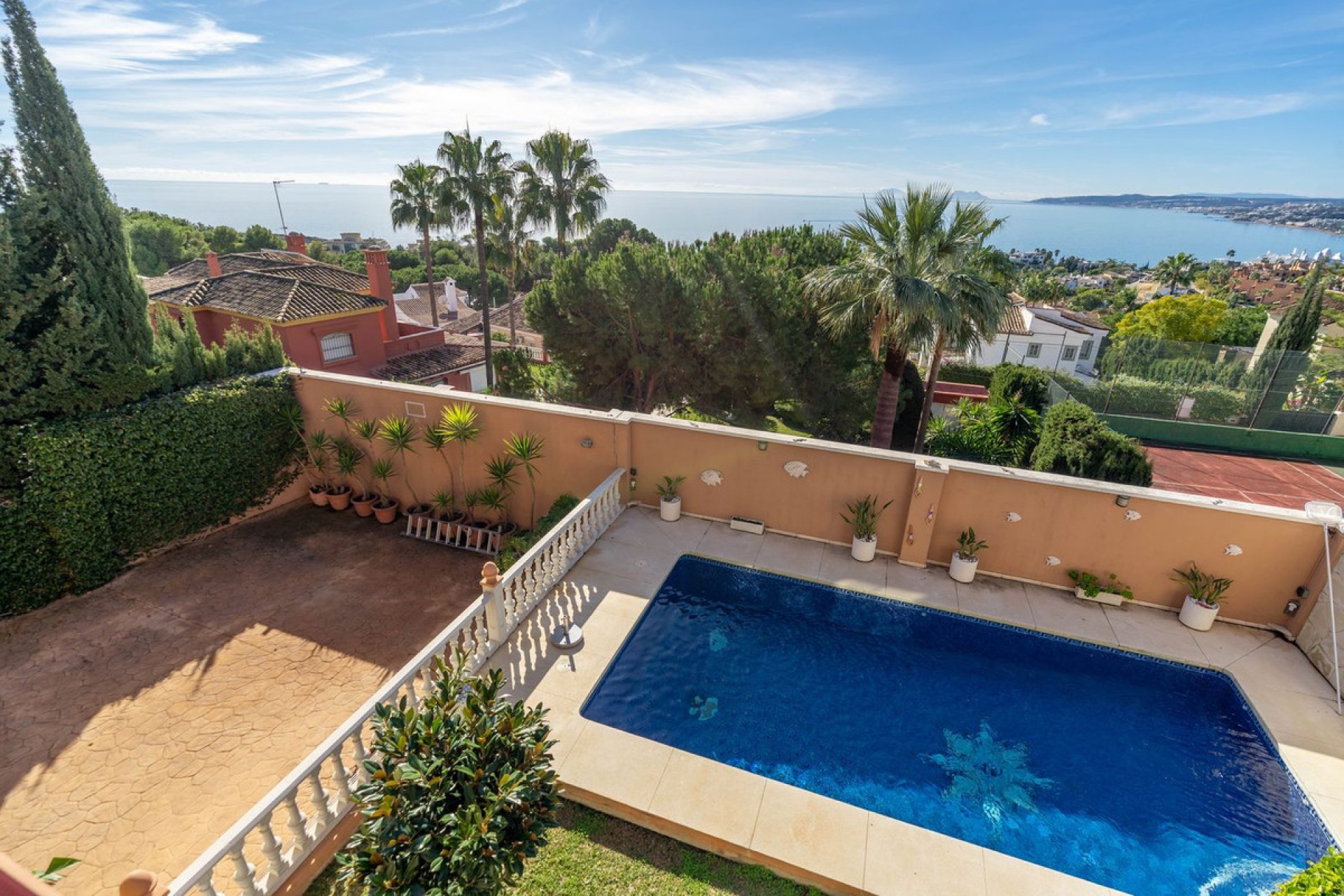 Resale - House - Detached Villa - Estepona - Estepona Centro