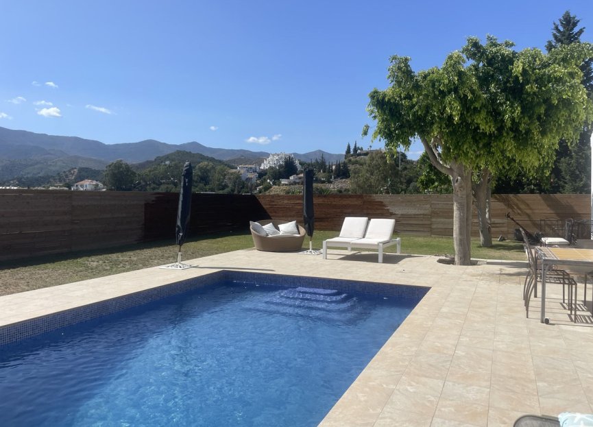 Resale - House - Detached Villa - Estepona - Estepona Centro