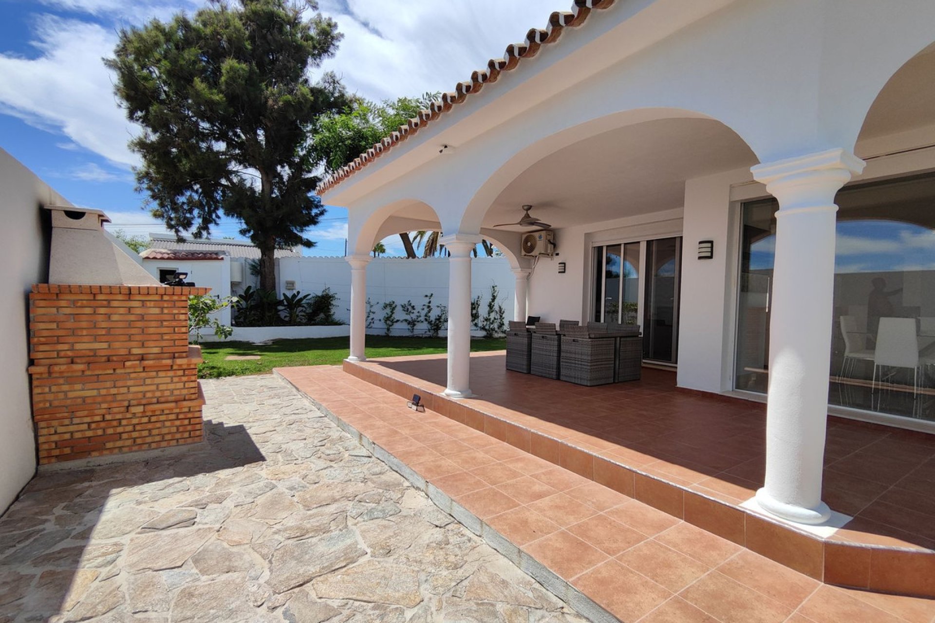 Resale - House - Detached Villa - Estepona - Estepona Centro