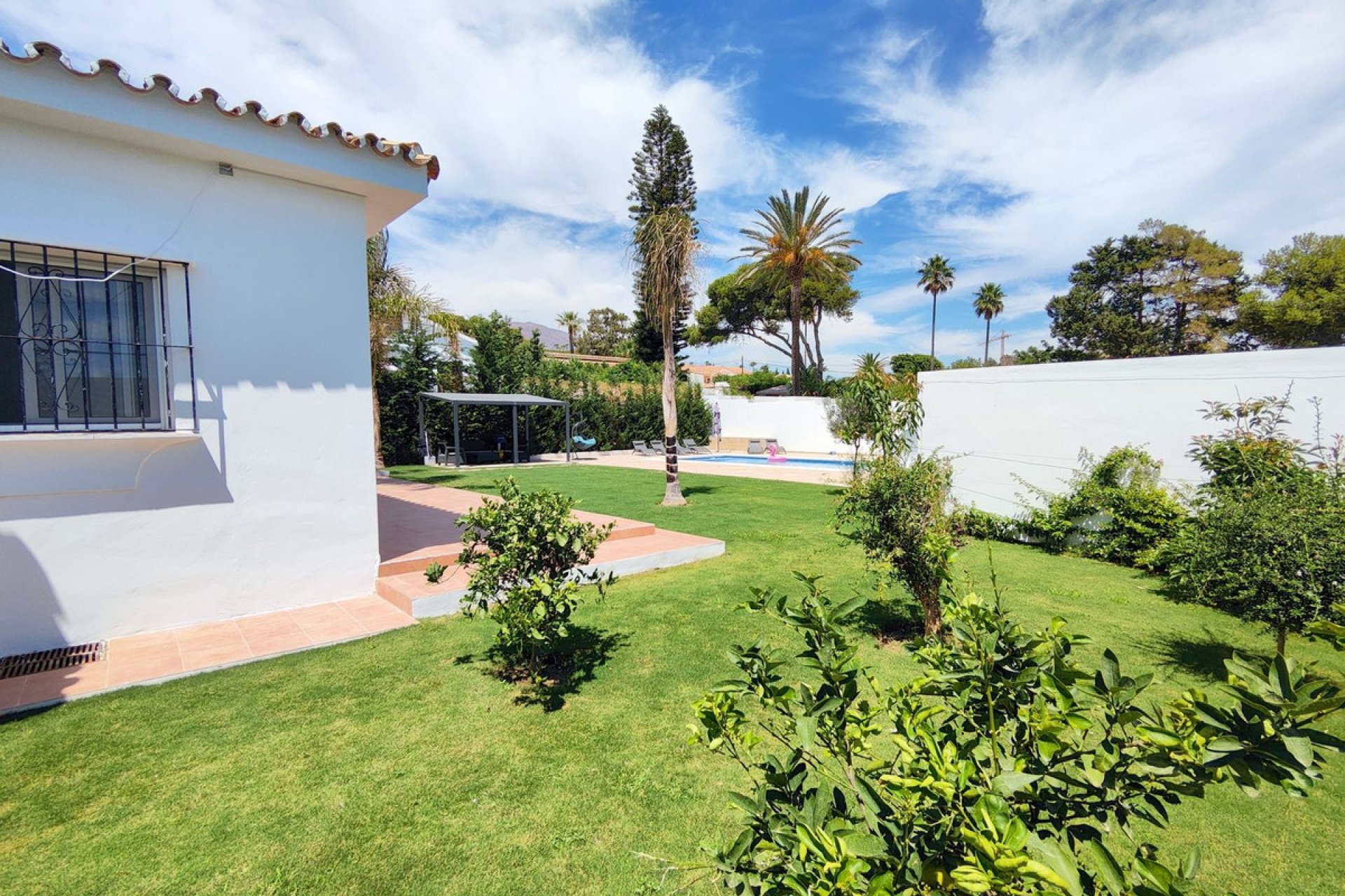 Resale - House - Detached Villa - Estepona - Estepona Centro