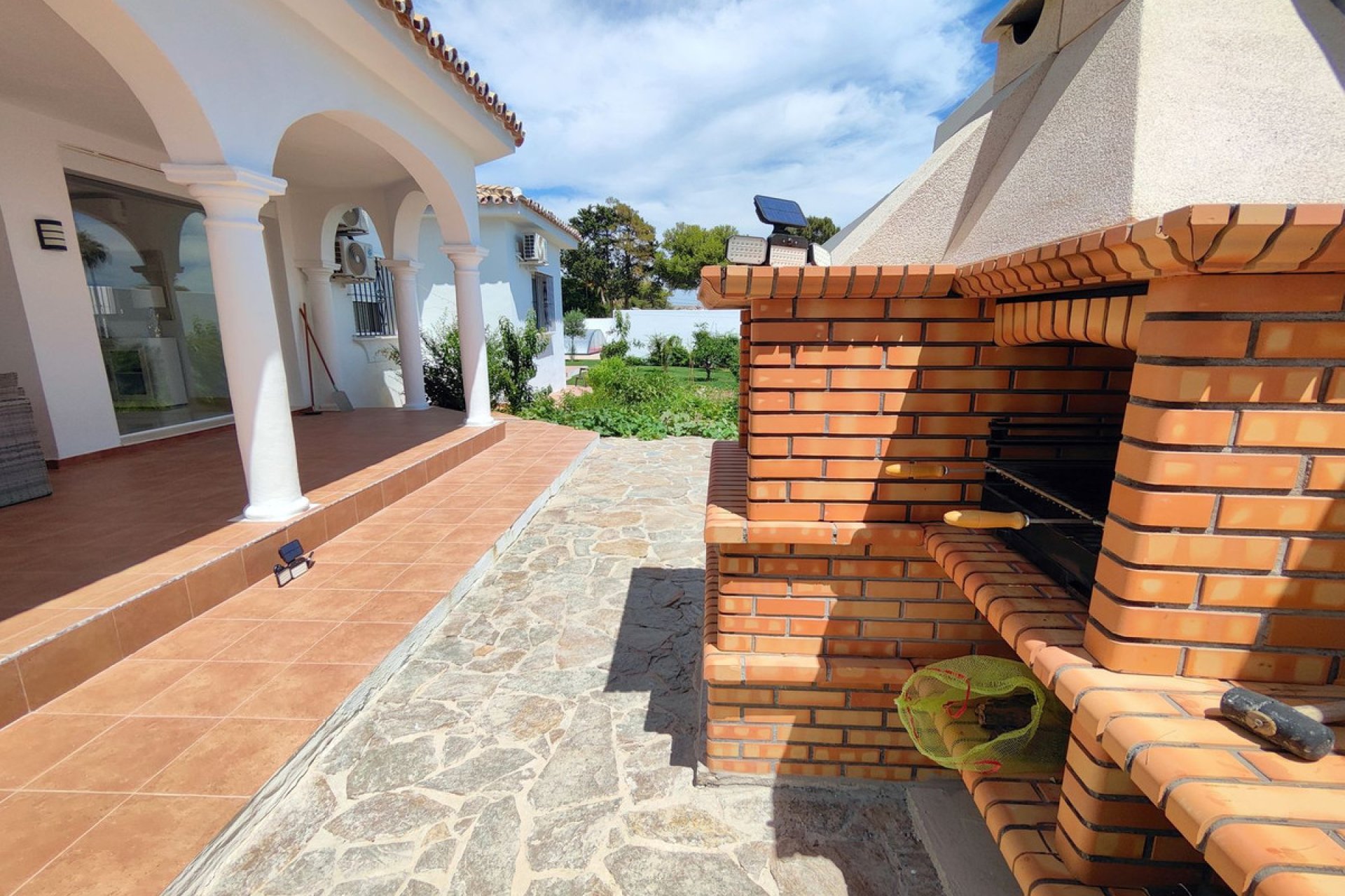 Resale - House - Detached Villa - Estepona - Estepona Centro