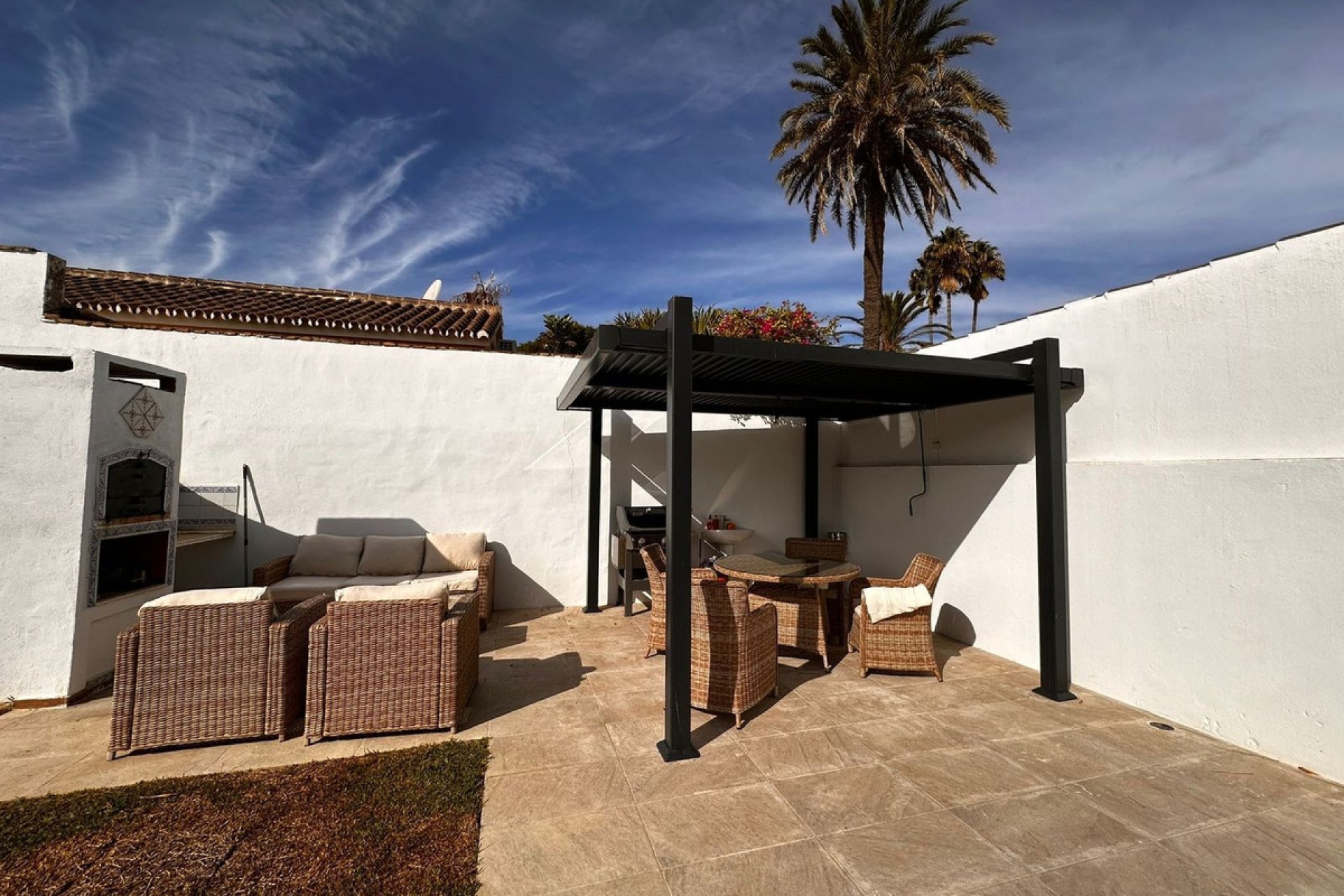 Resale - House - Detached Villa - Estepona - Estepona Centro