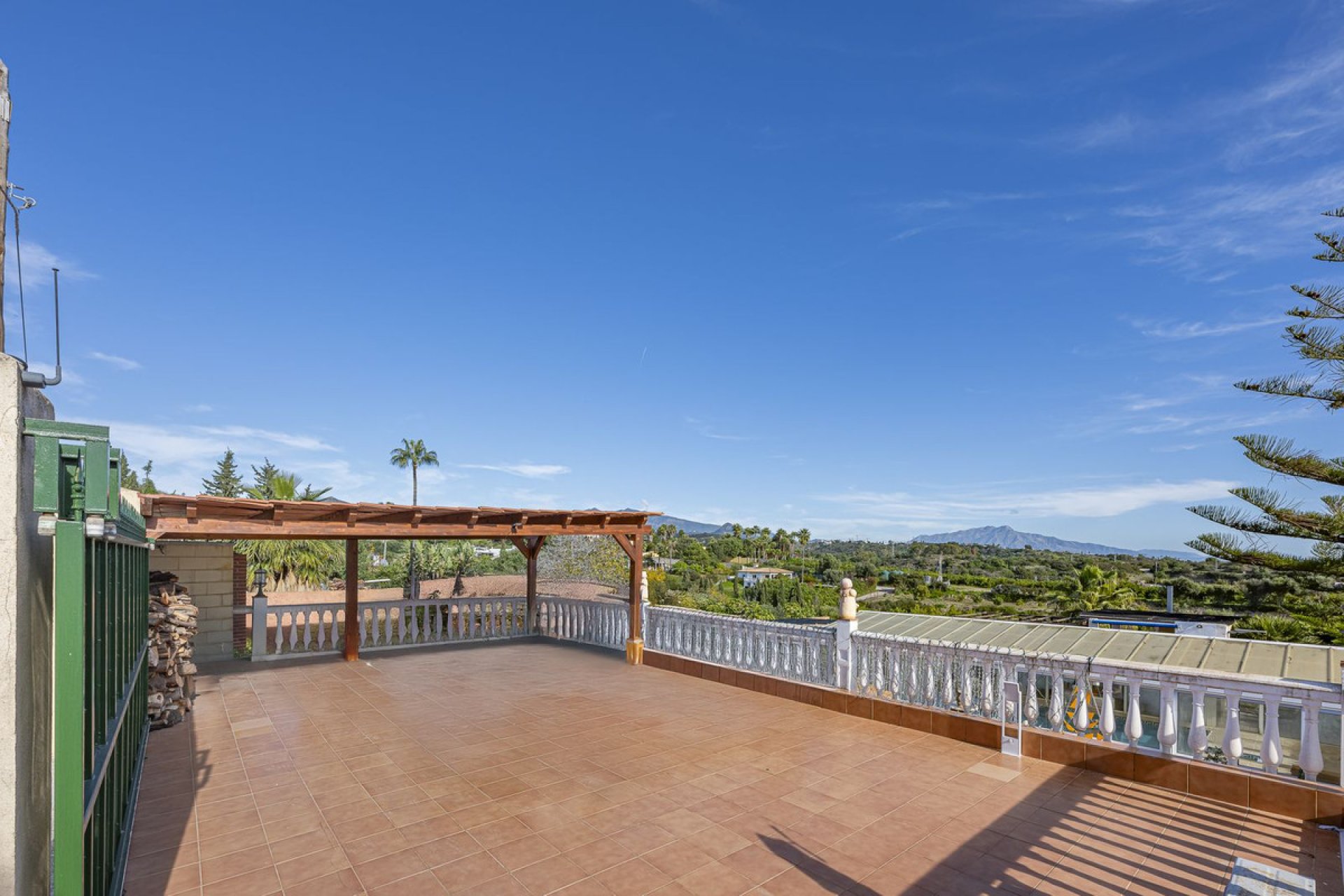 Resale - House - Detached Villa - Estepona - Estepona Centro