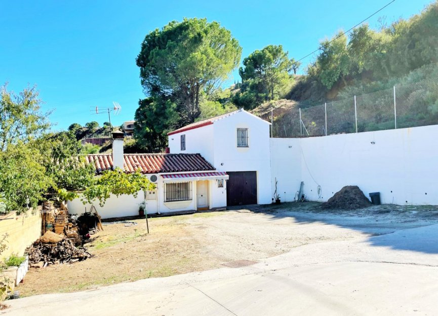 Resale - House - Detached Villa - Estepona - Estepona Centro