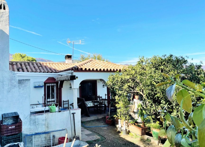 Resale - House - Detached Villa - Estepona - Estepona Centro