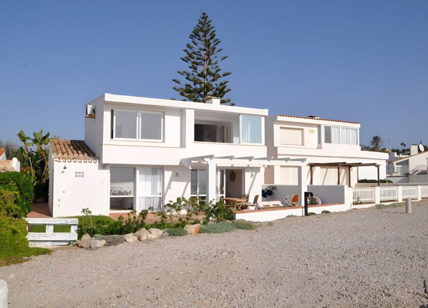 Resale - House - Detached Villa - Estepona - Estepona Centro