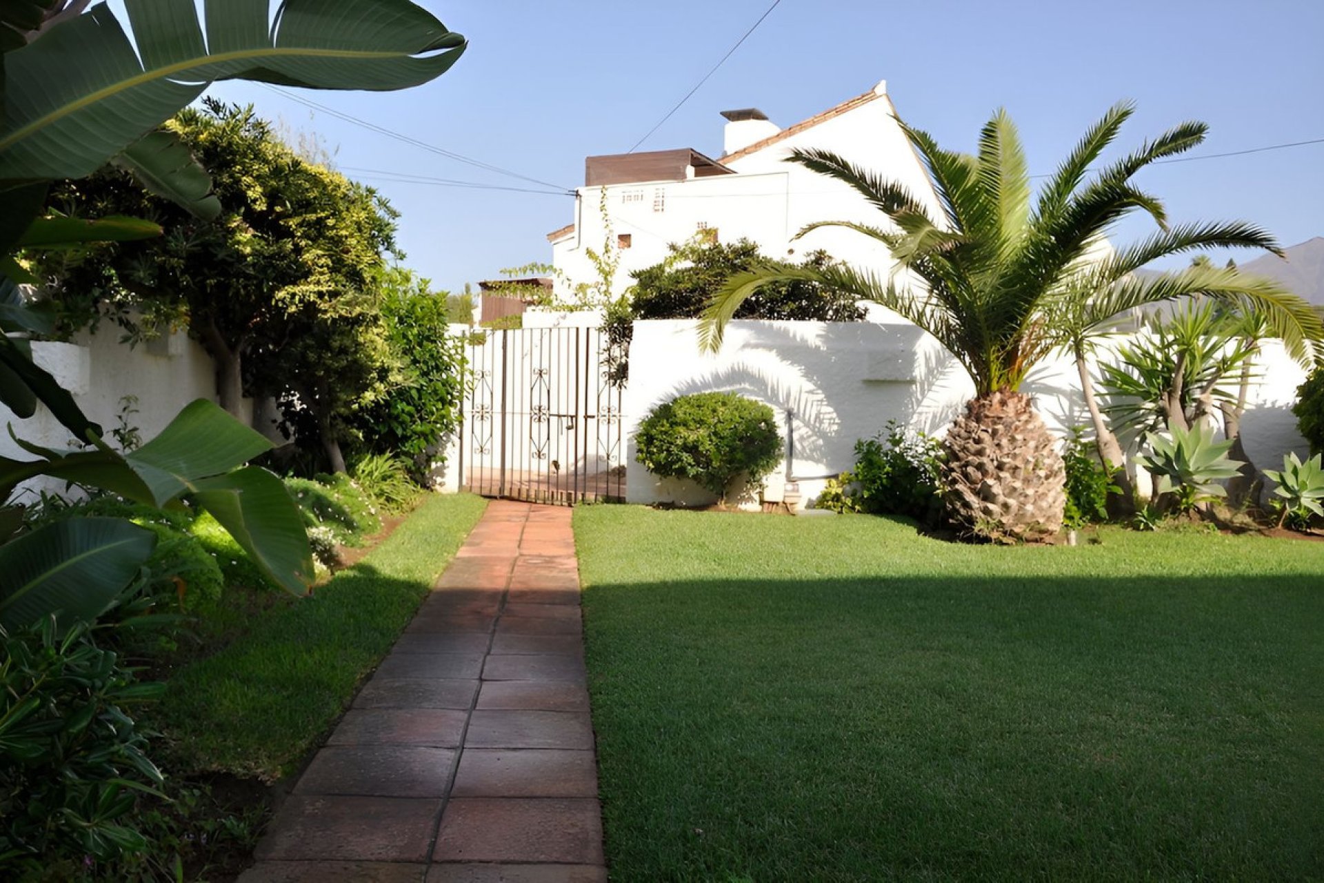 Resale - House - Detached Villa - Estepona - Estepona Centro