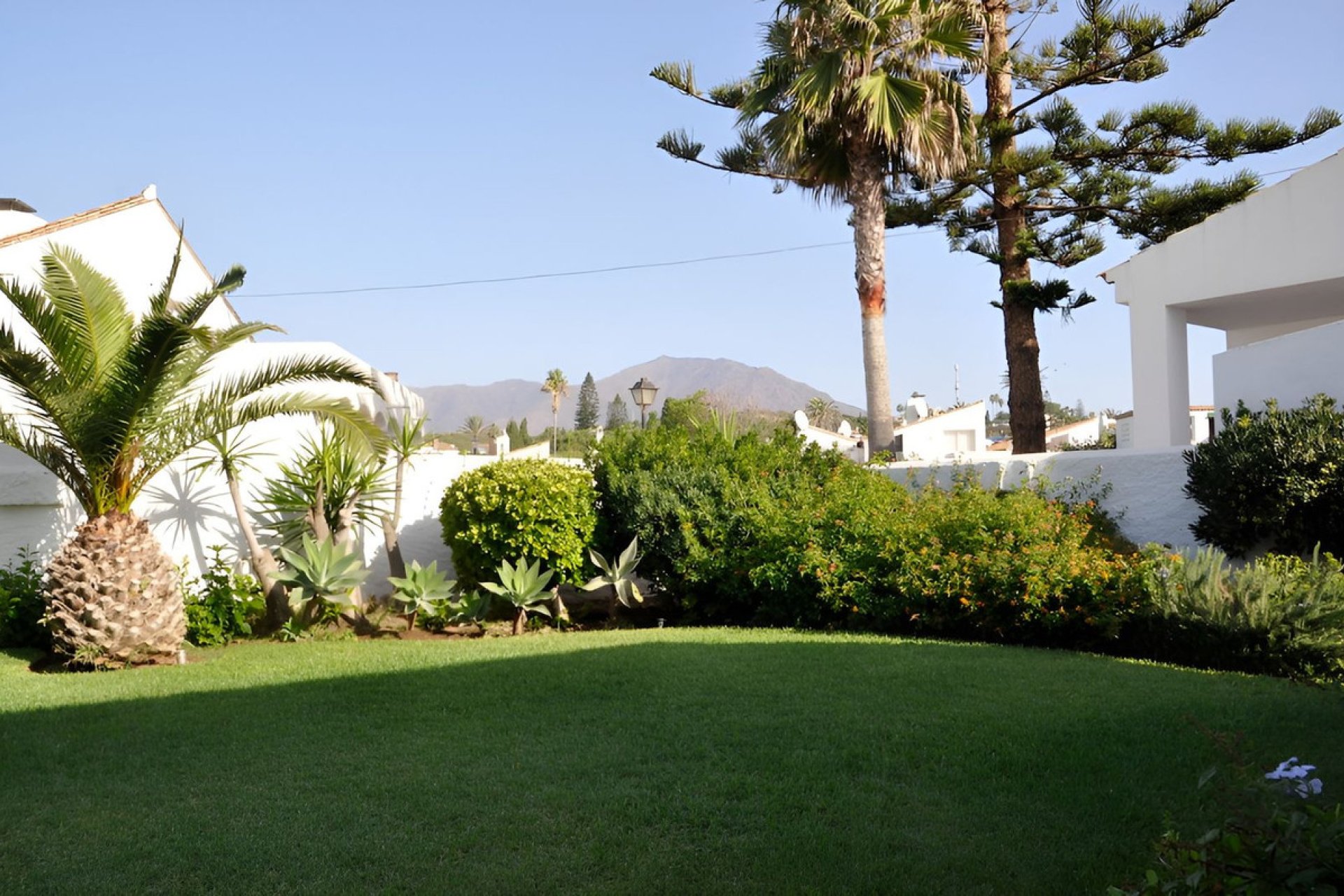 Resale - House - Detached Villa - Estepona - Estepona Centro