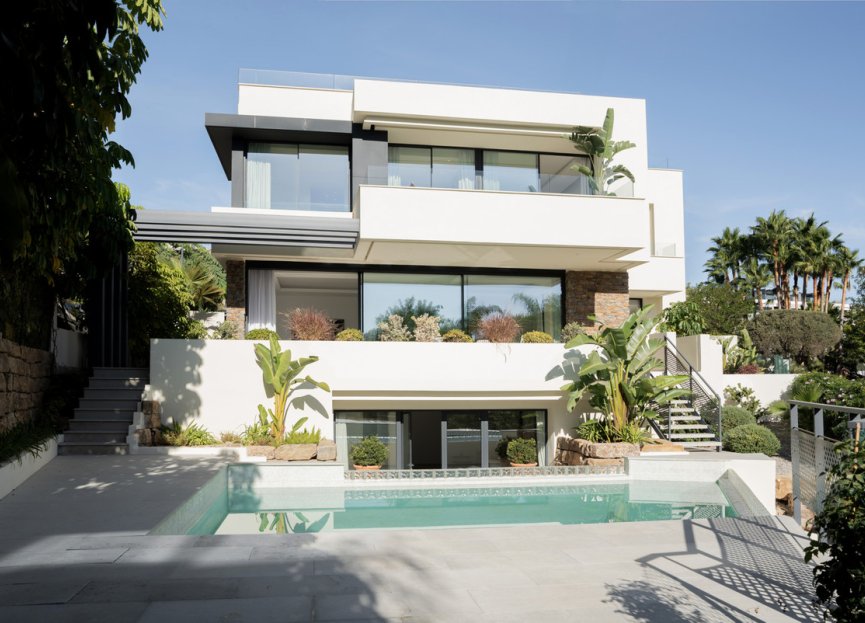 Resale - House - Detached Villa - Estepona - Estepona Centro