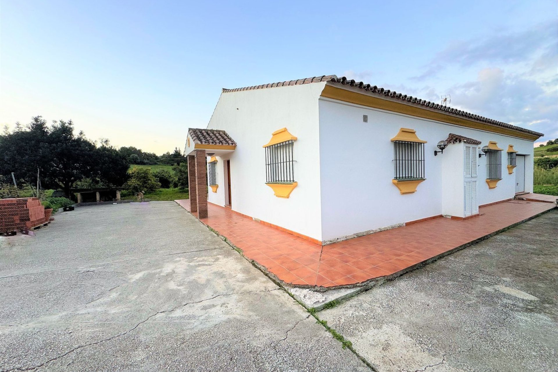 Resale - House - Detached Villa - Estepona - Estepona Centro