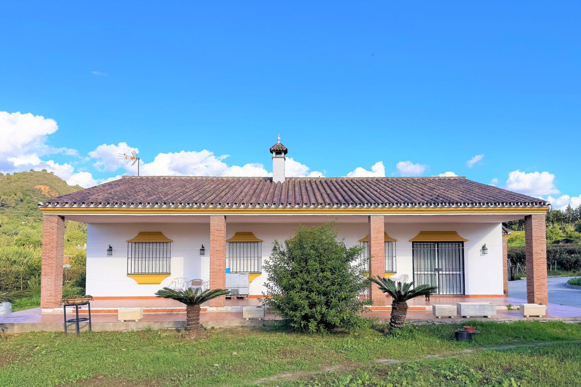 Resale - House - Detached Villa - Estepona - Estepona Centro