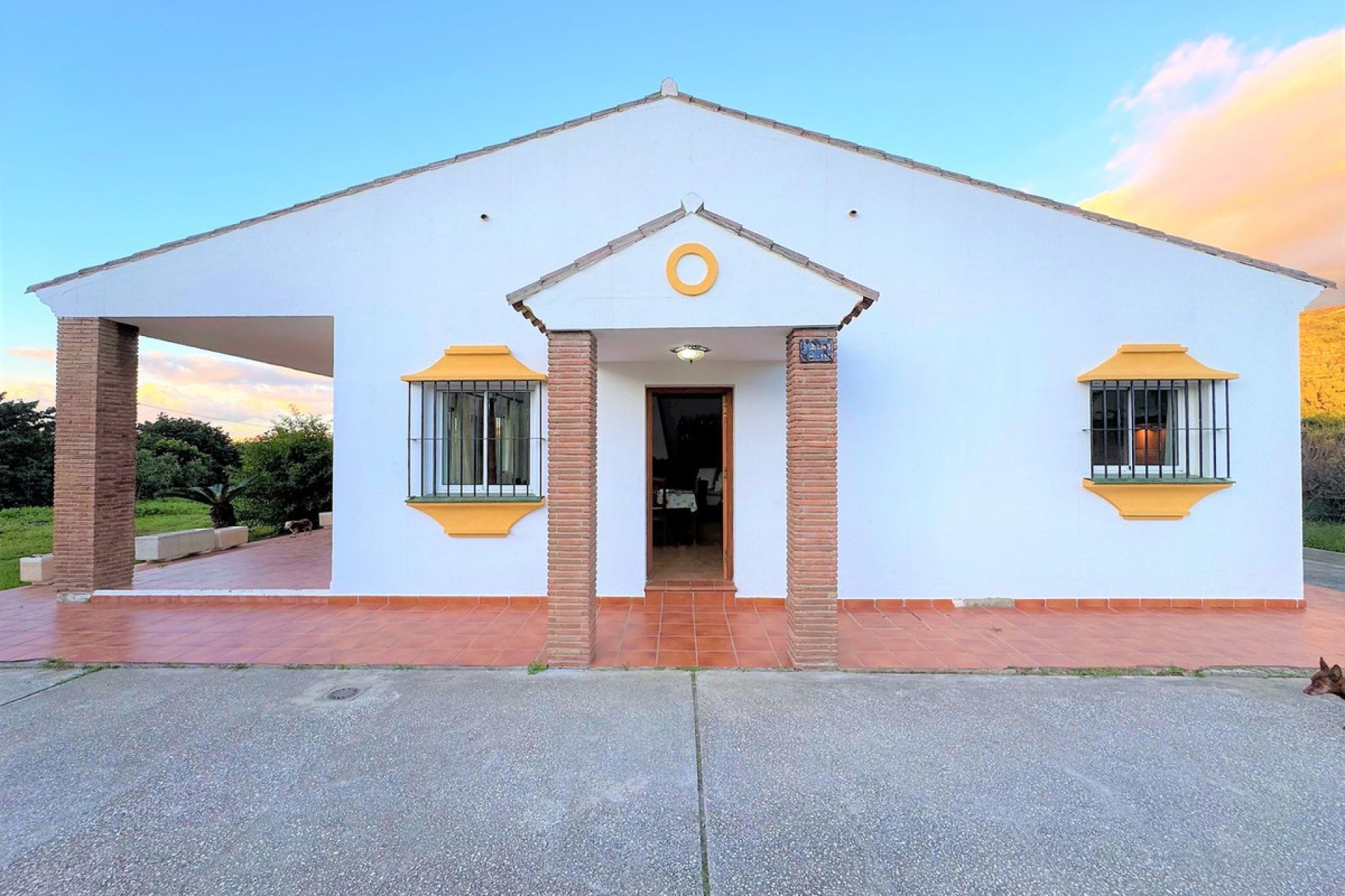 Resale - House - Detached Villa - Estepona - Estepona Centro