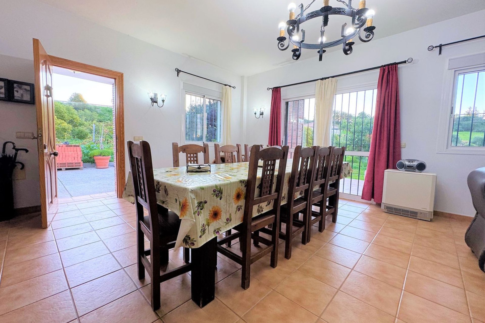 Resale - House - Detached Villa - Estepona - Estepona Centro