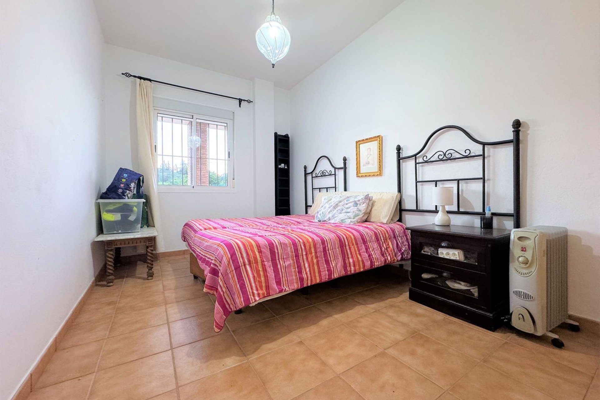 Resale - House - Detached Villa - Estepona - Estepona Centro