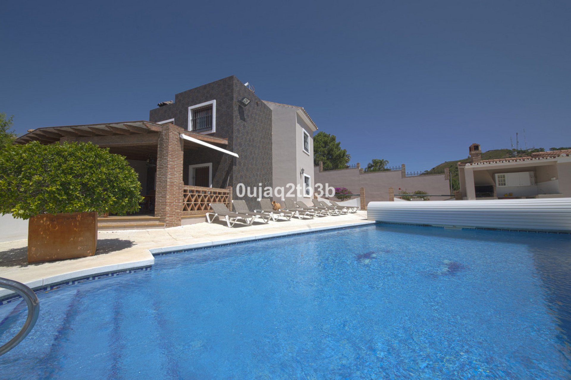 Resale - House - Detached Villa - Estepona - Estepona Centro