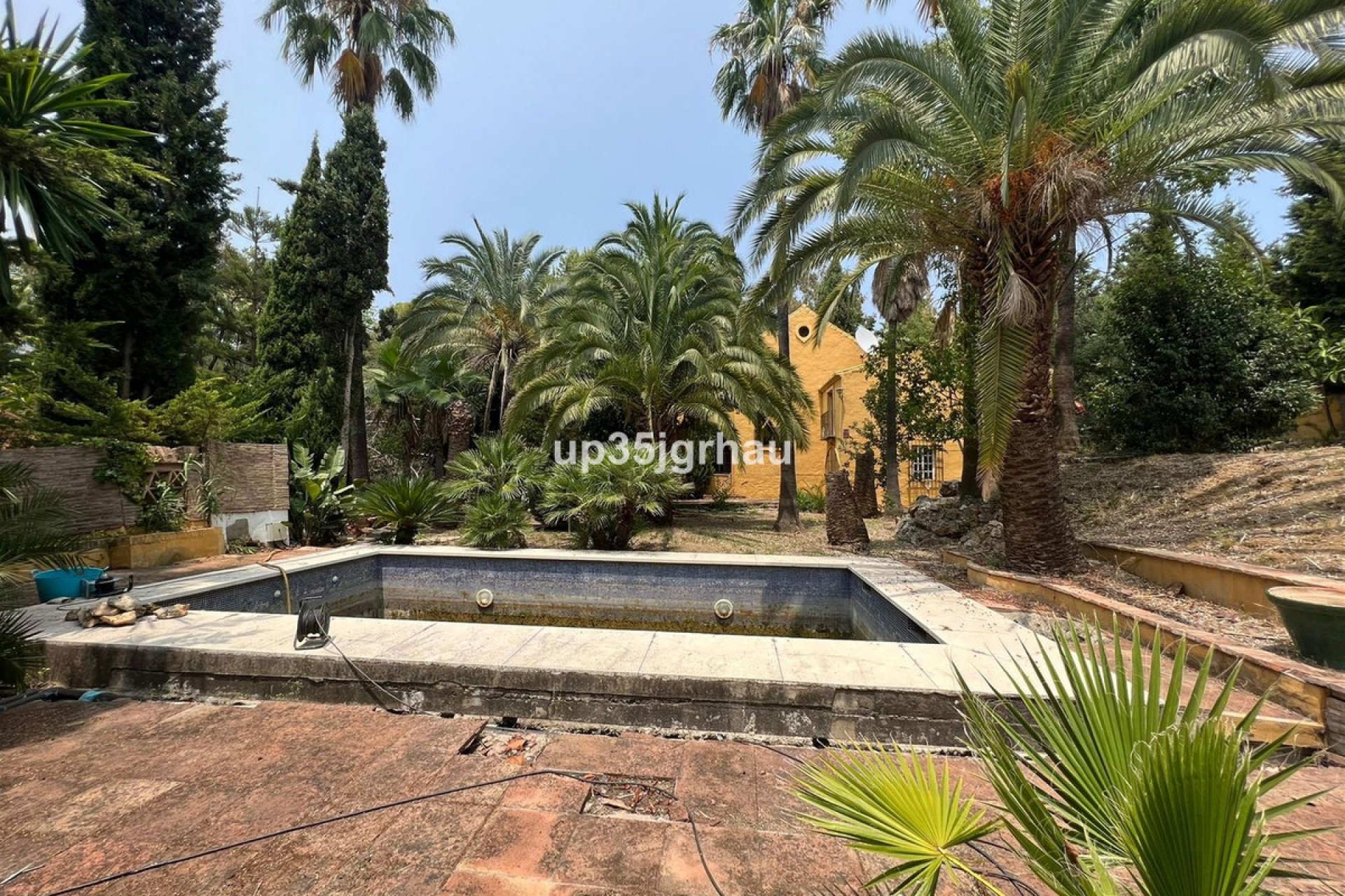 Resale - House - Detached Villa - Estepona - Estepona Centro