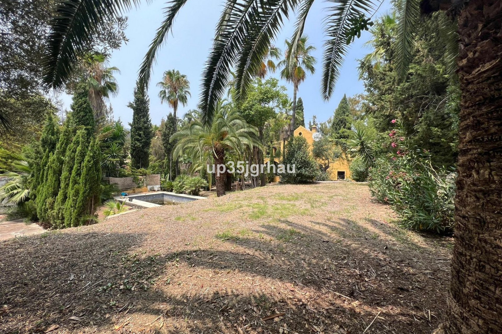 Resale - House - Detached Villa - Estepona - Estepona Centro