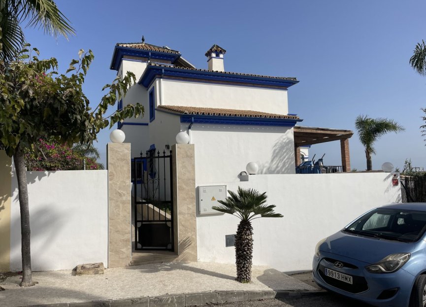 Resale - House - Detached Villa - Estepona - Estepona Centro