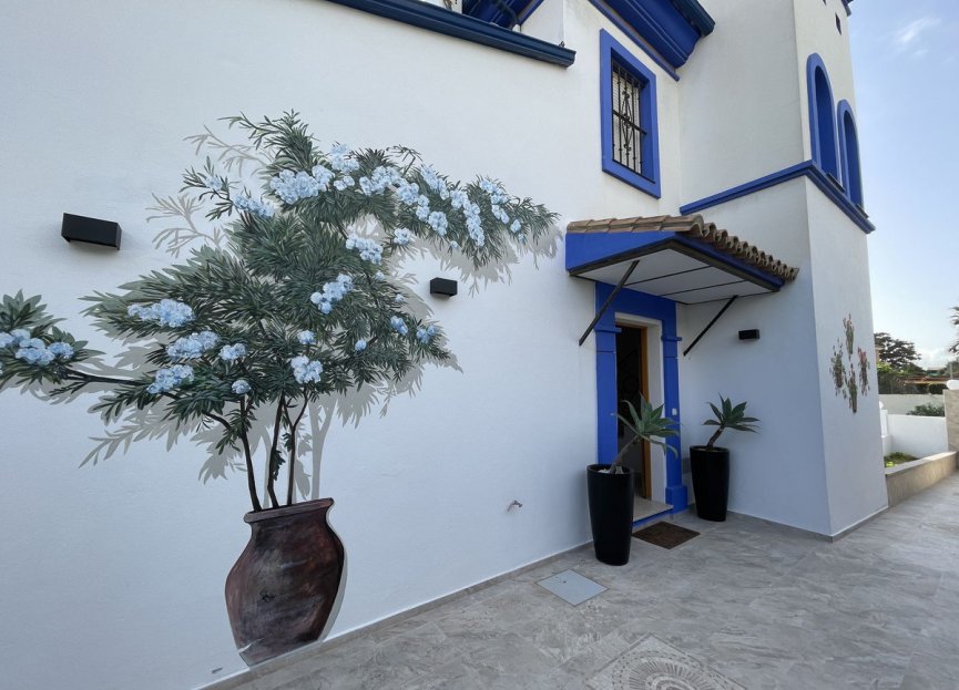 Resale - House - Detached Villa - Estepona - Estepona Centro