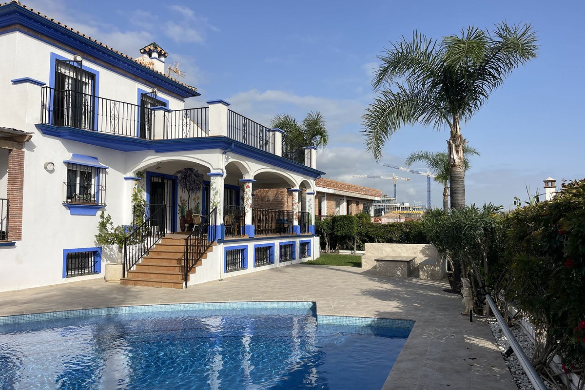 Resale - House - Detached Villa - Estepona - Estepona Centro