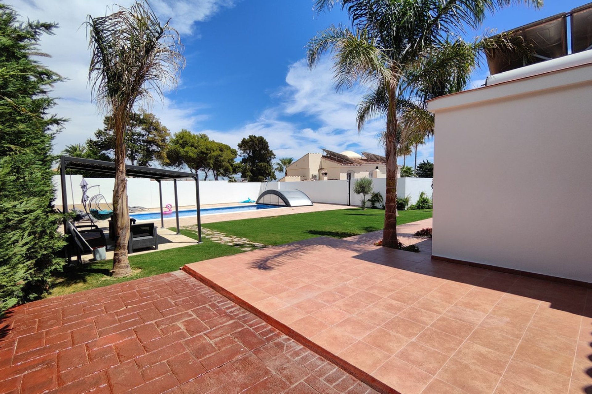 Resale - House - Detached Villa - Estepona - Estepona Centro