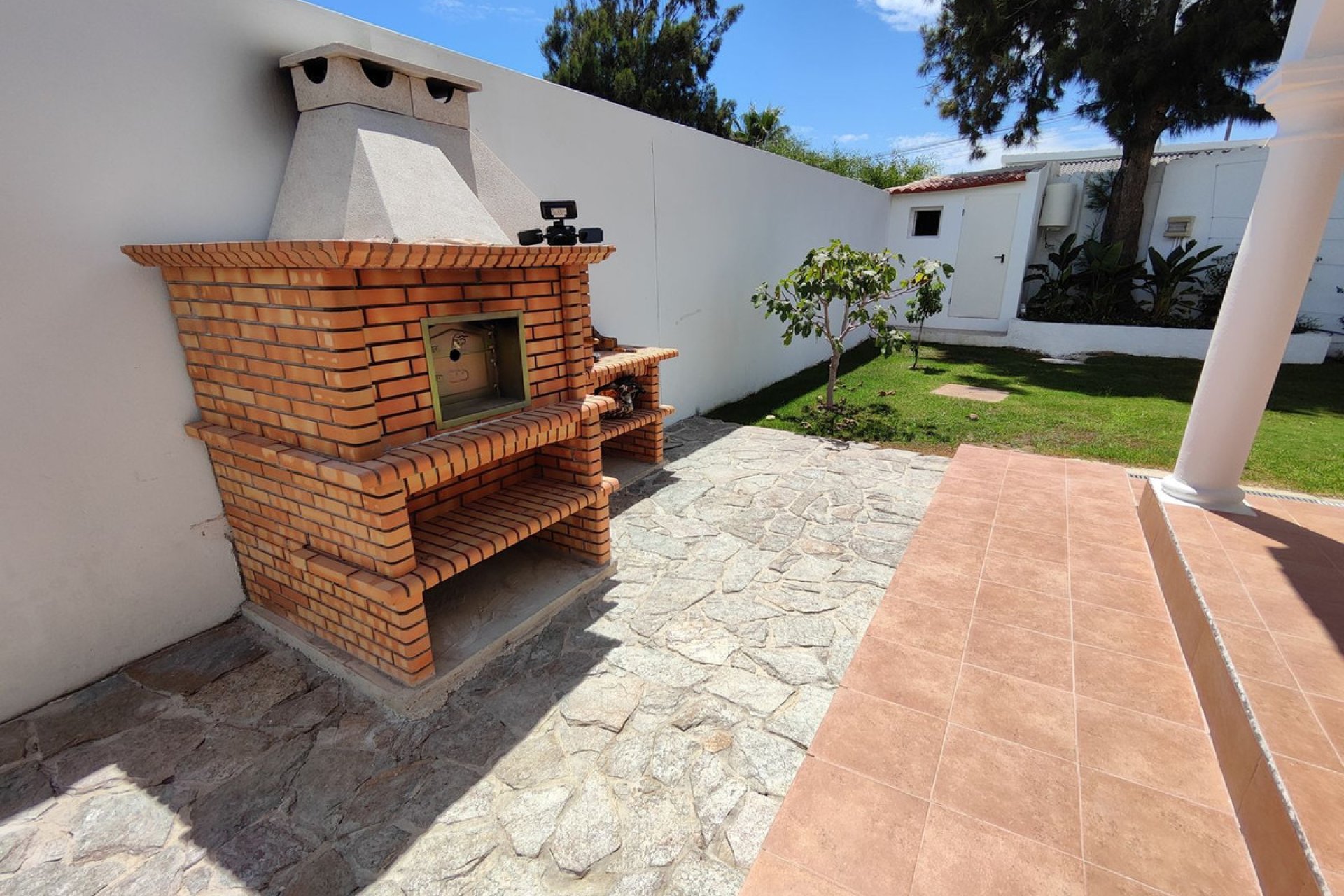 Resale - House - Detached Villa - Estepona - Estepona Centro