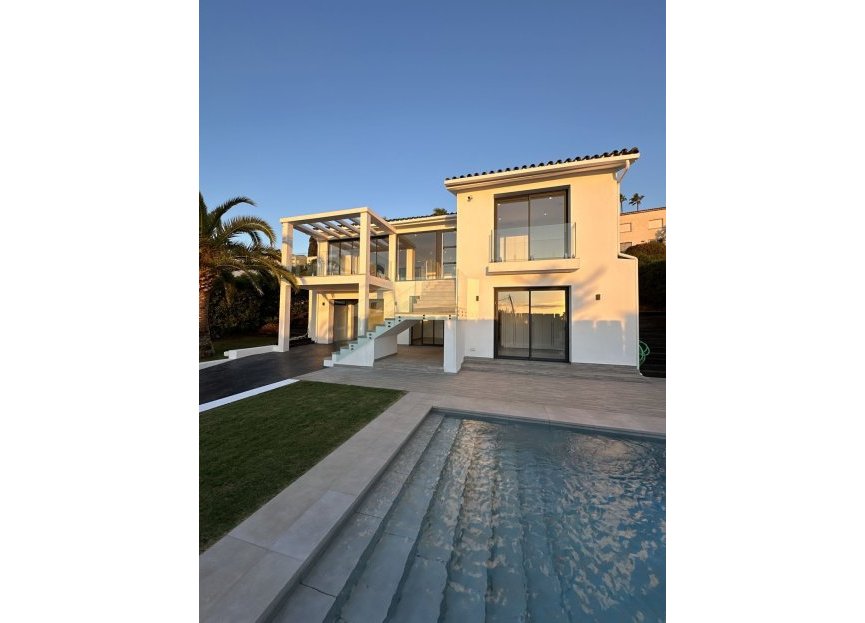 Resale - House - Detached Villa - Estepona - Estepona Centro