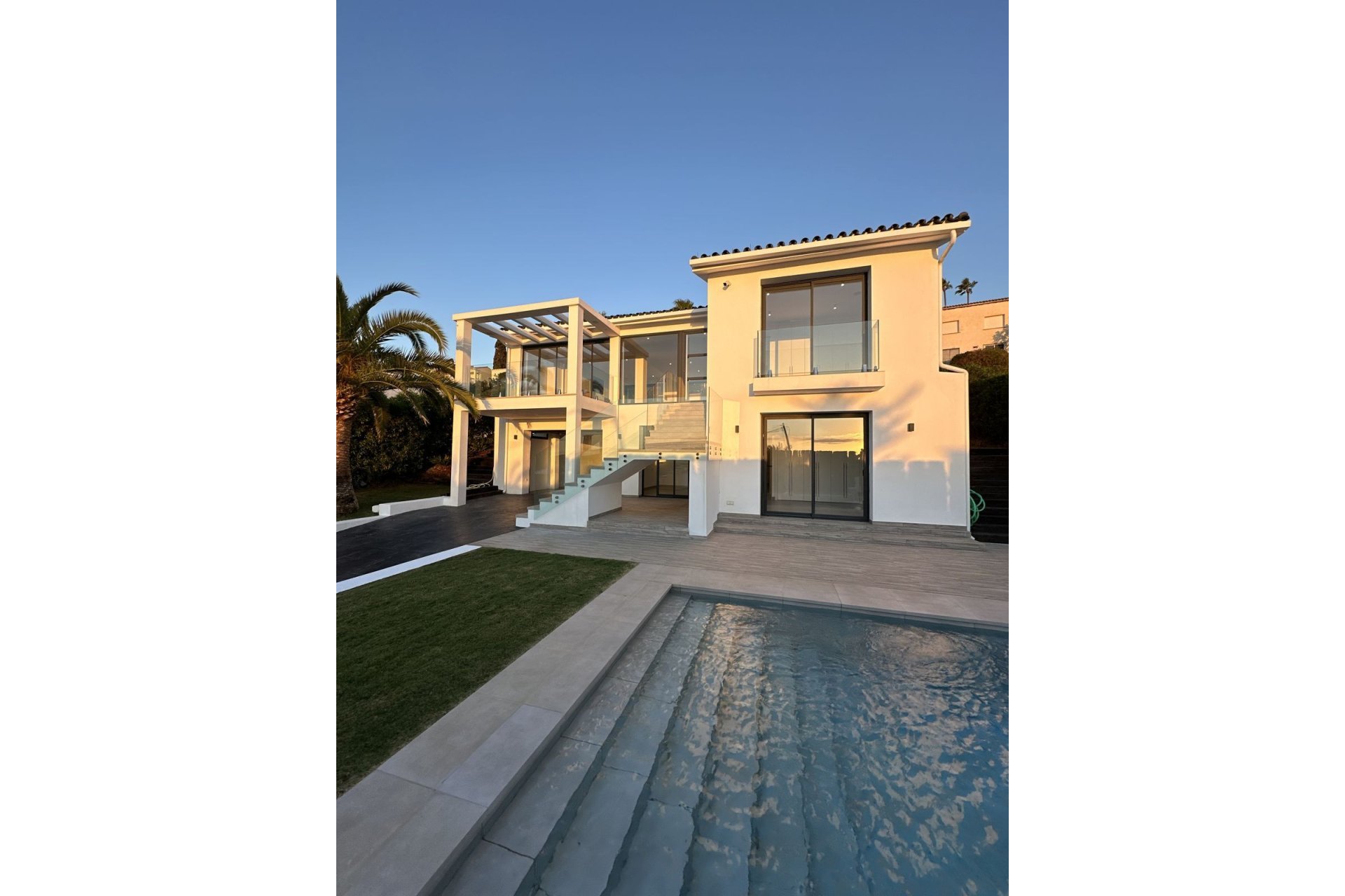 Resale - House - Detached Villa - Estepona - Estepona Centro