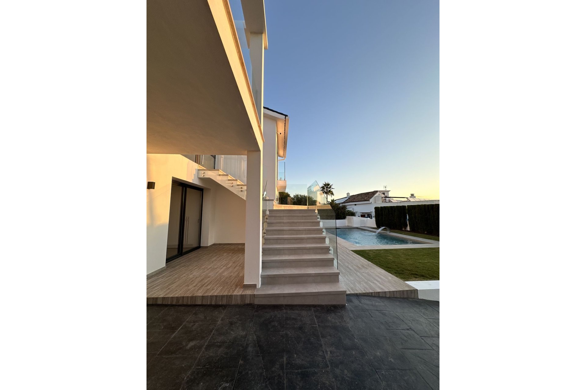 Resale - House - Detached Villa - Estepona - Estepona Centro