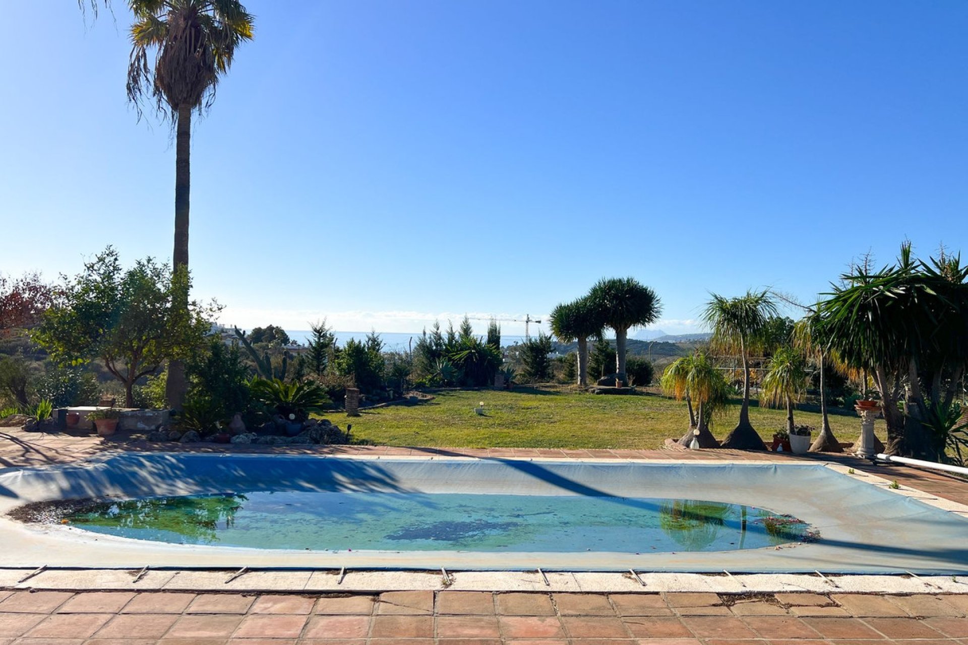 Resale - House - Detached Villa - Estepona - Estepona Centro