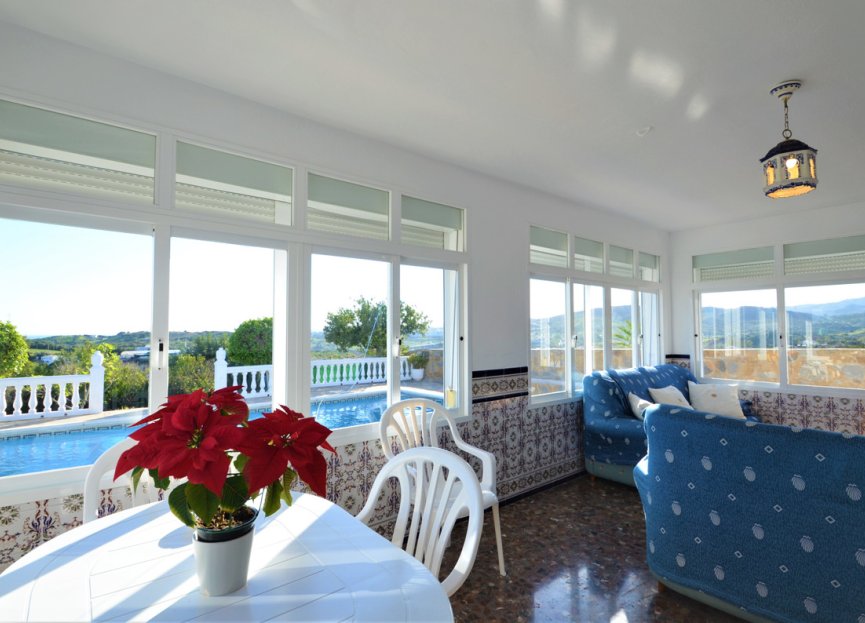 Resale - House - Detached Villa - Estepona - Estepona Centro