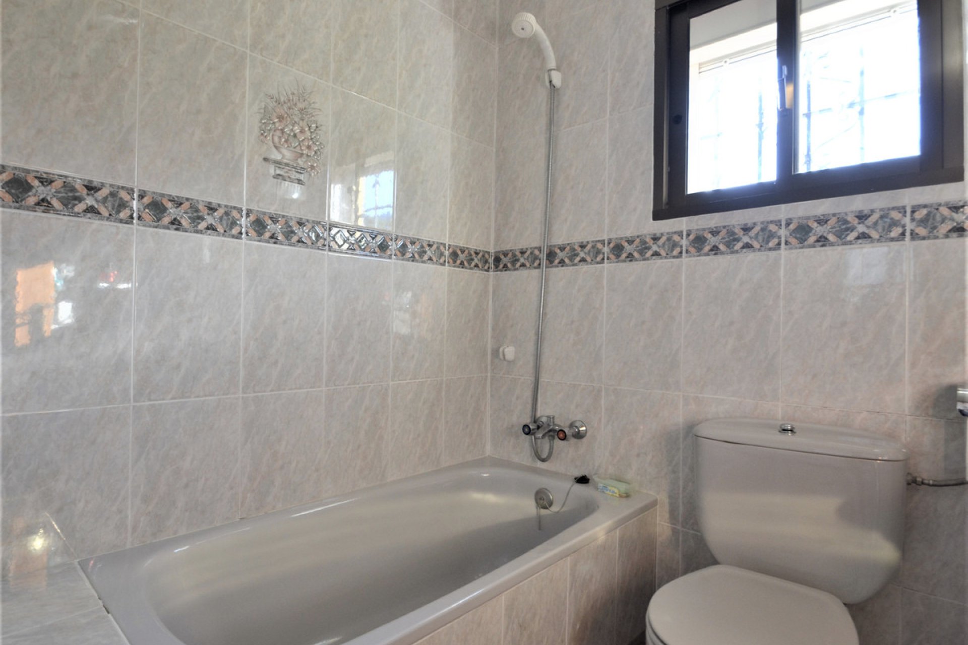 Resale - House - Detached Villa - Estepona - Estepona Centro