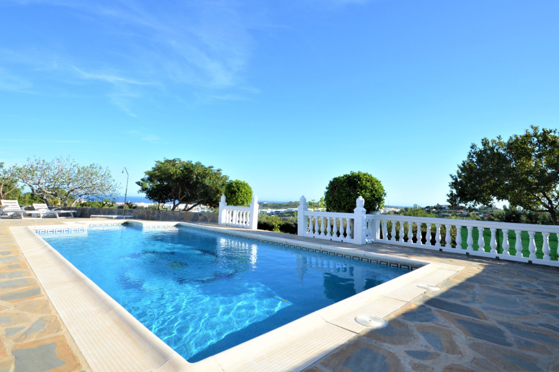 Resale - House - Detached Villa - Estepona - Estepona Centro