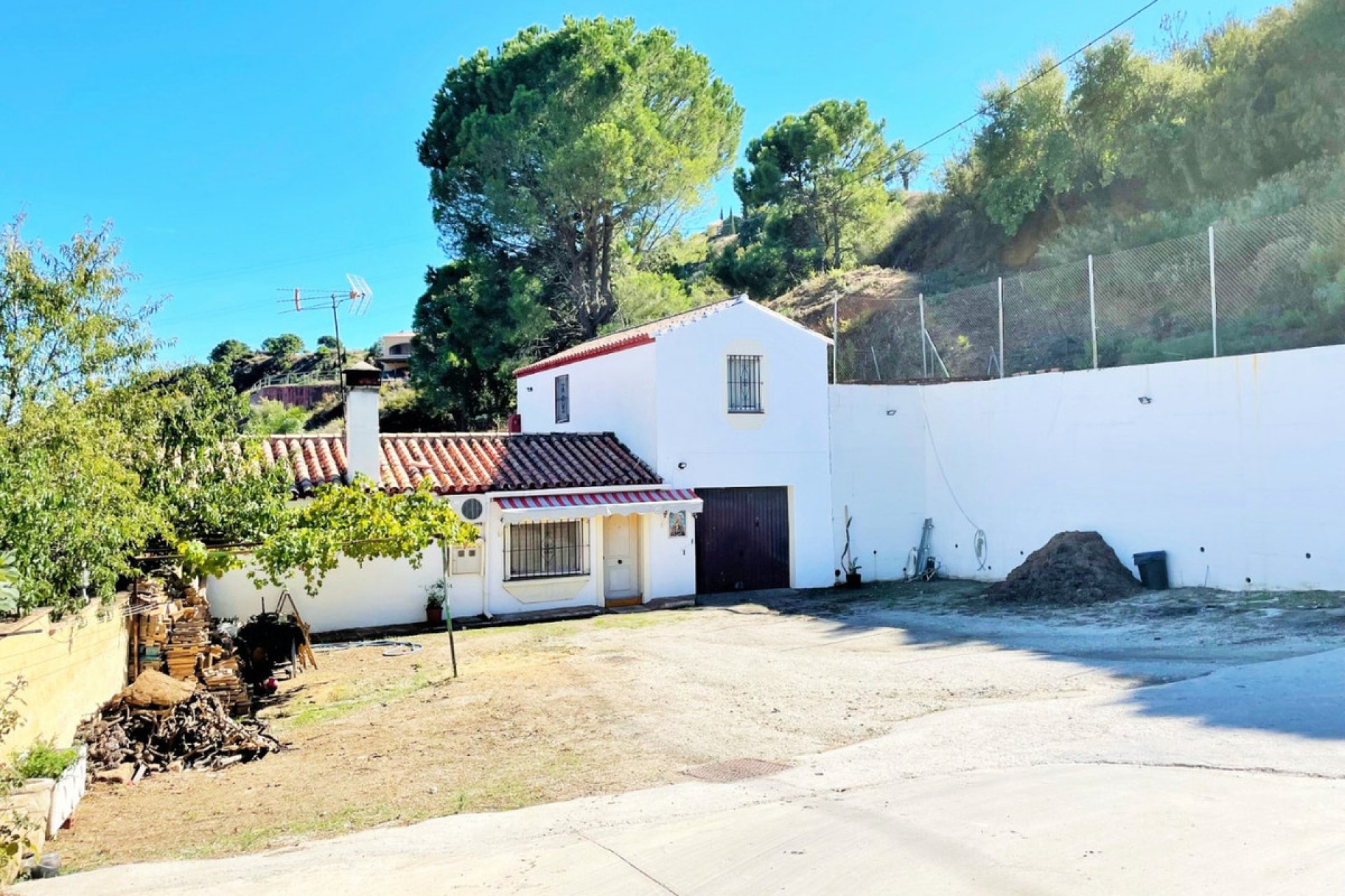 Resale - House - Detached Villa - Estepona - Estepona Centro