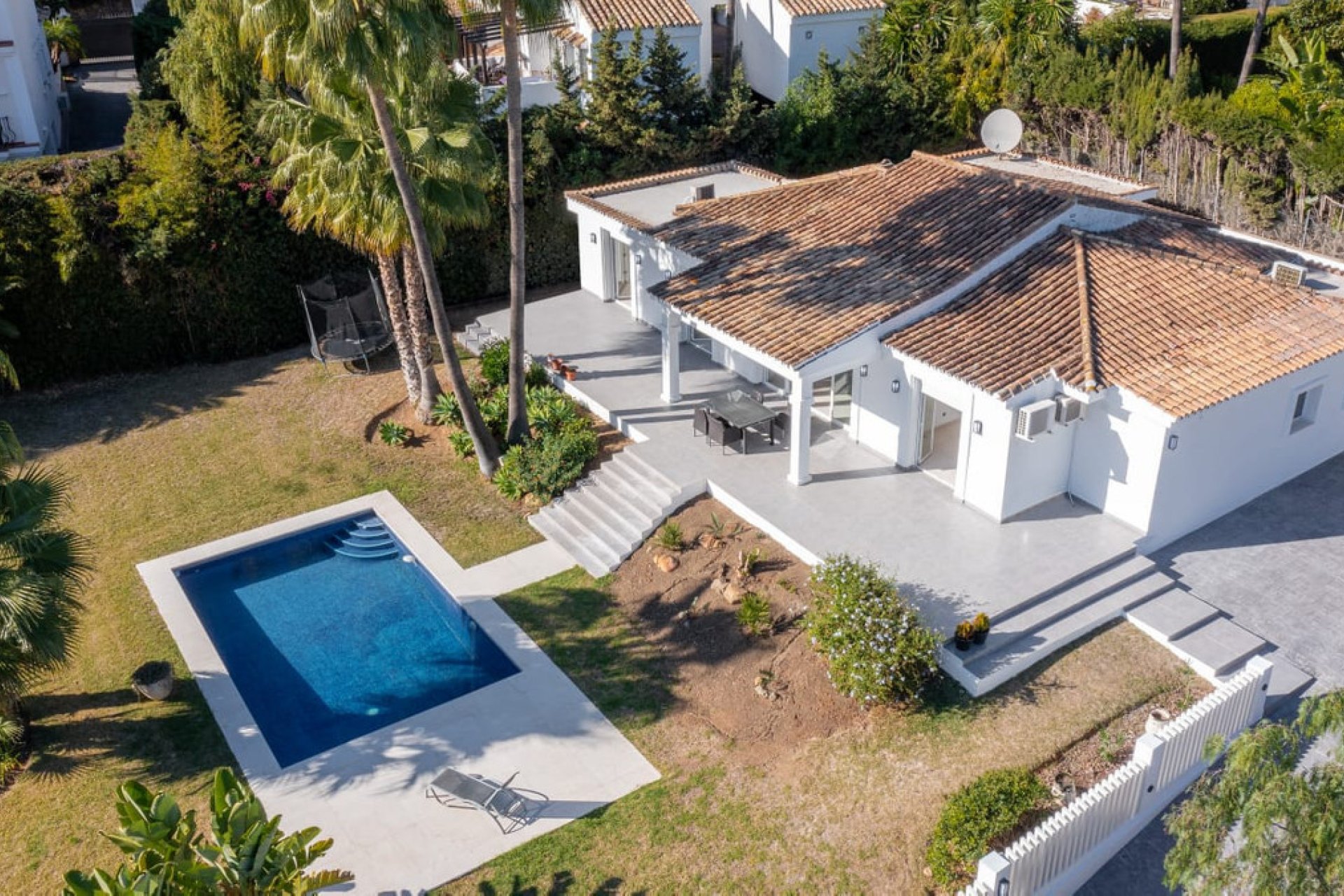 Resale - House - Detached Villa - Estepona - Estepona Centro