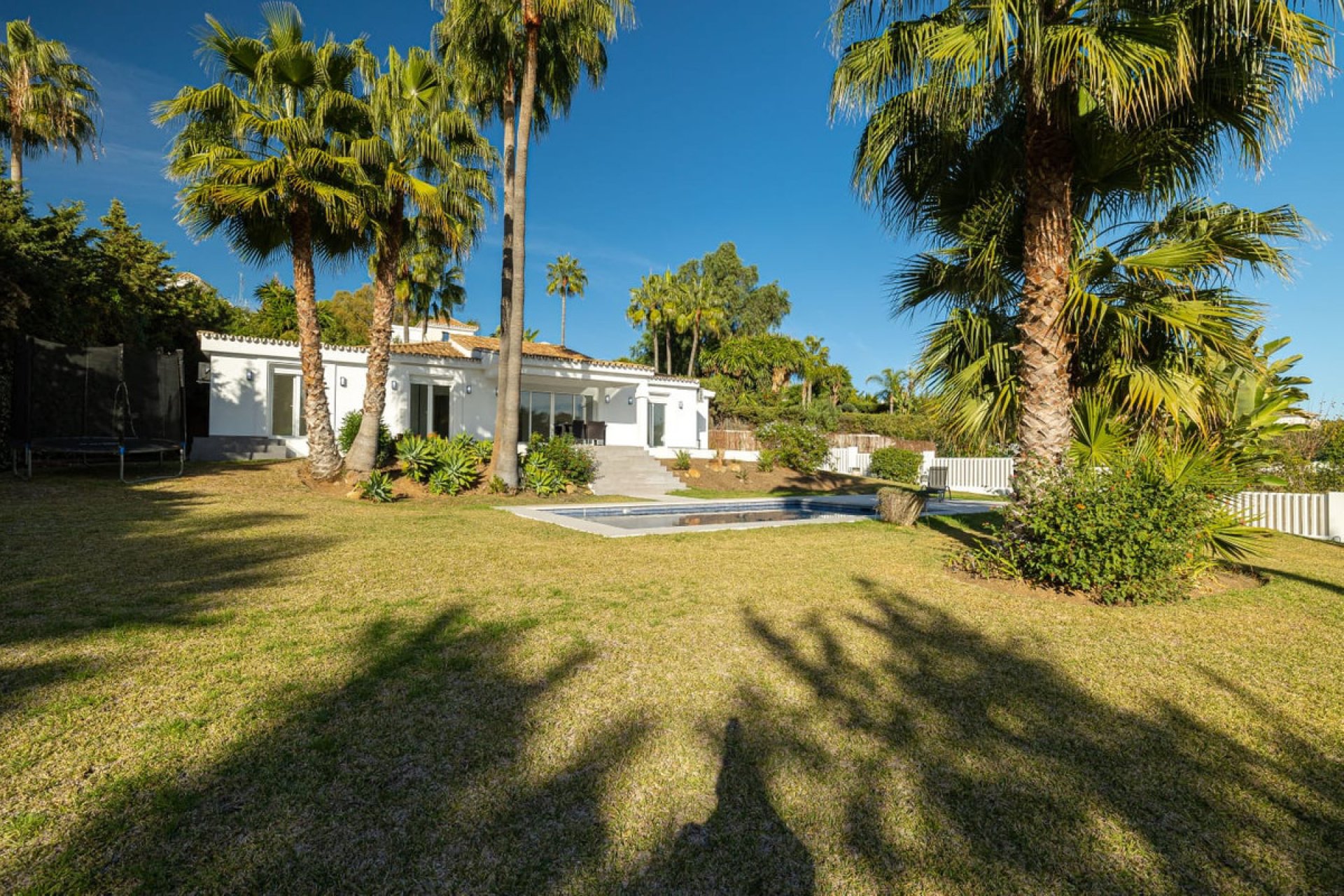 Resale - House - Detached Villa - Estepona - Estepona Centro