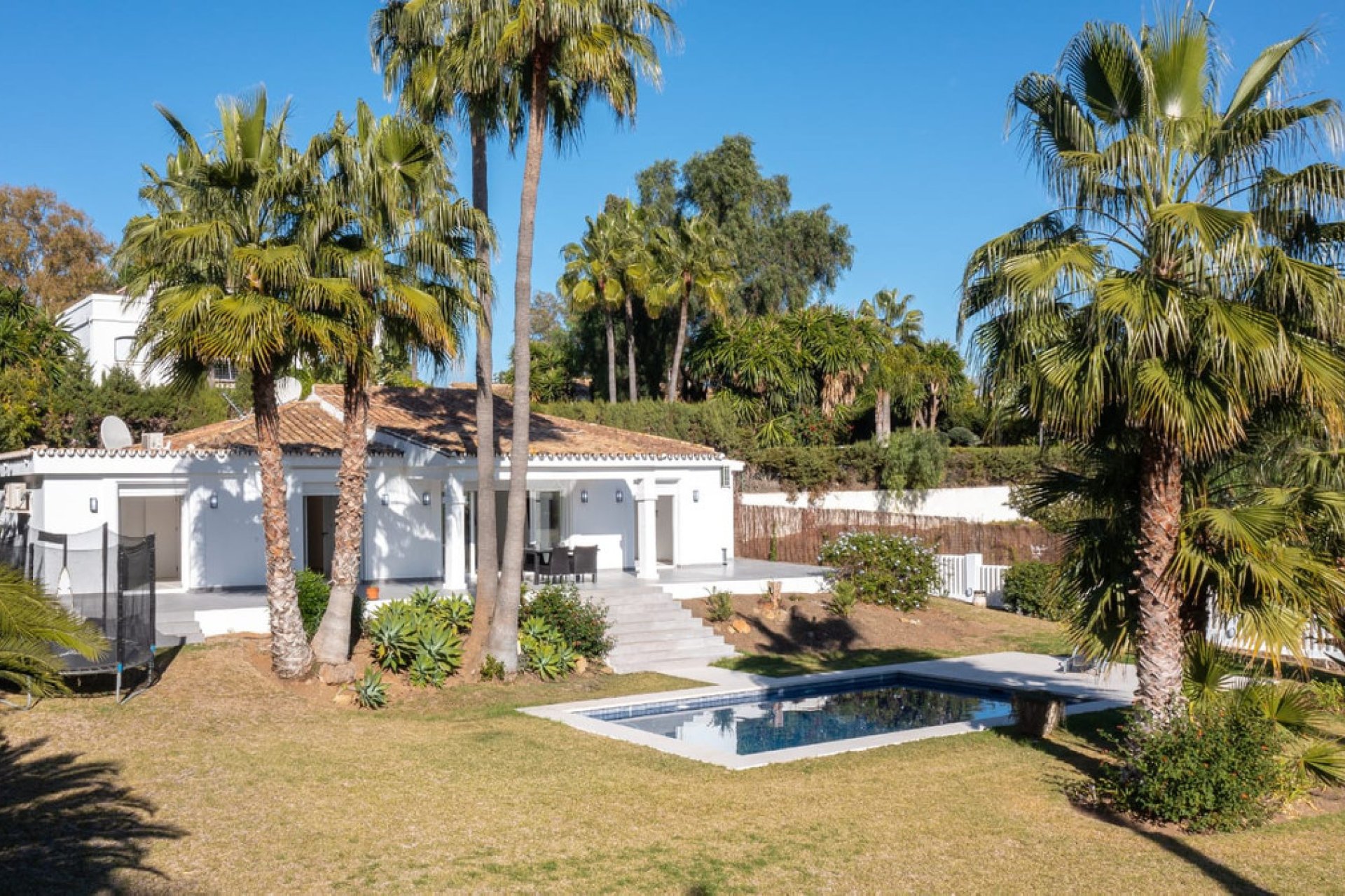 Resale - House - Detached Villa - Estepona - Estepona Centro