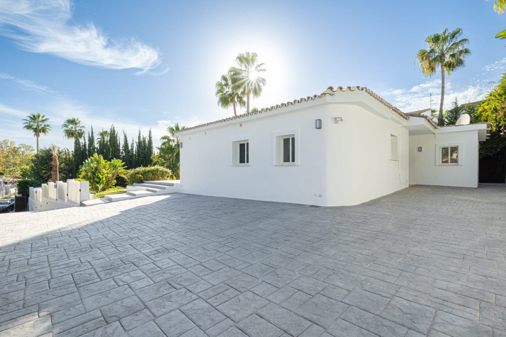 Resale - House - Detached Villa - Estepona - Estepona Centro