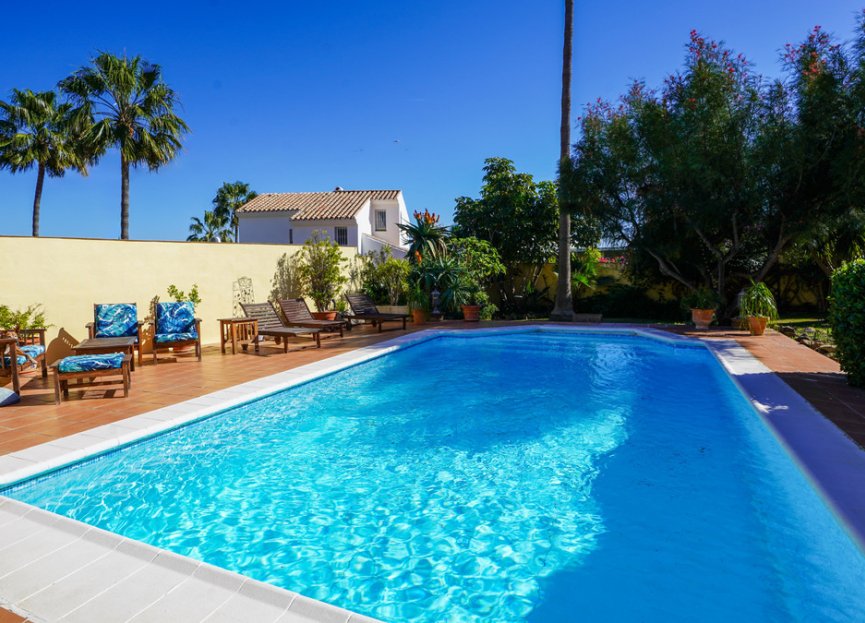 Resale - House - Detached Villa - Estepona - Estepona Centro