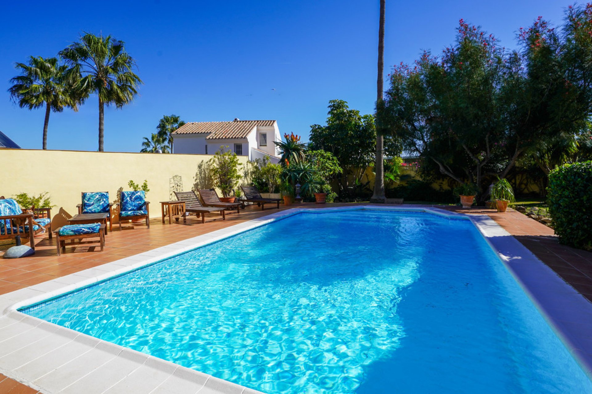 Resale - House - Detached Villa - Estepona - Estepona Centro