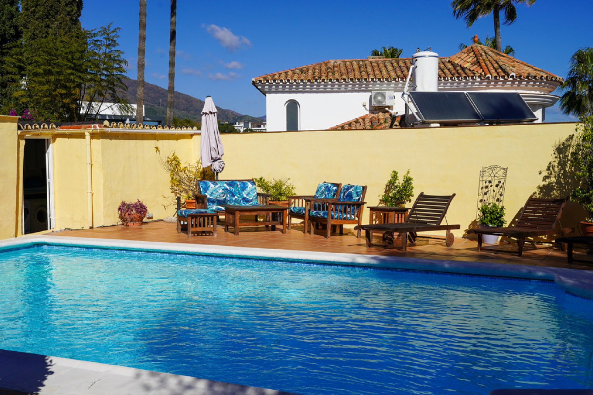 Resale - House - Detached Villa - Estepona - Estepona Centro