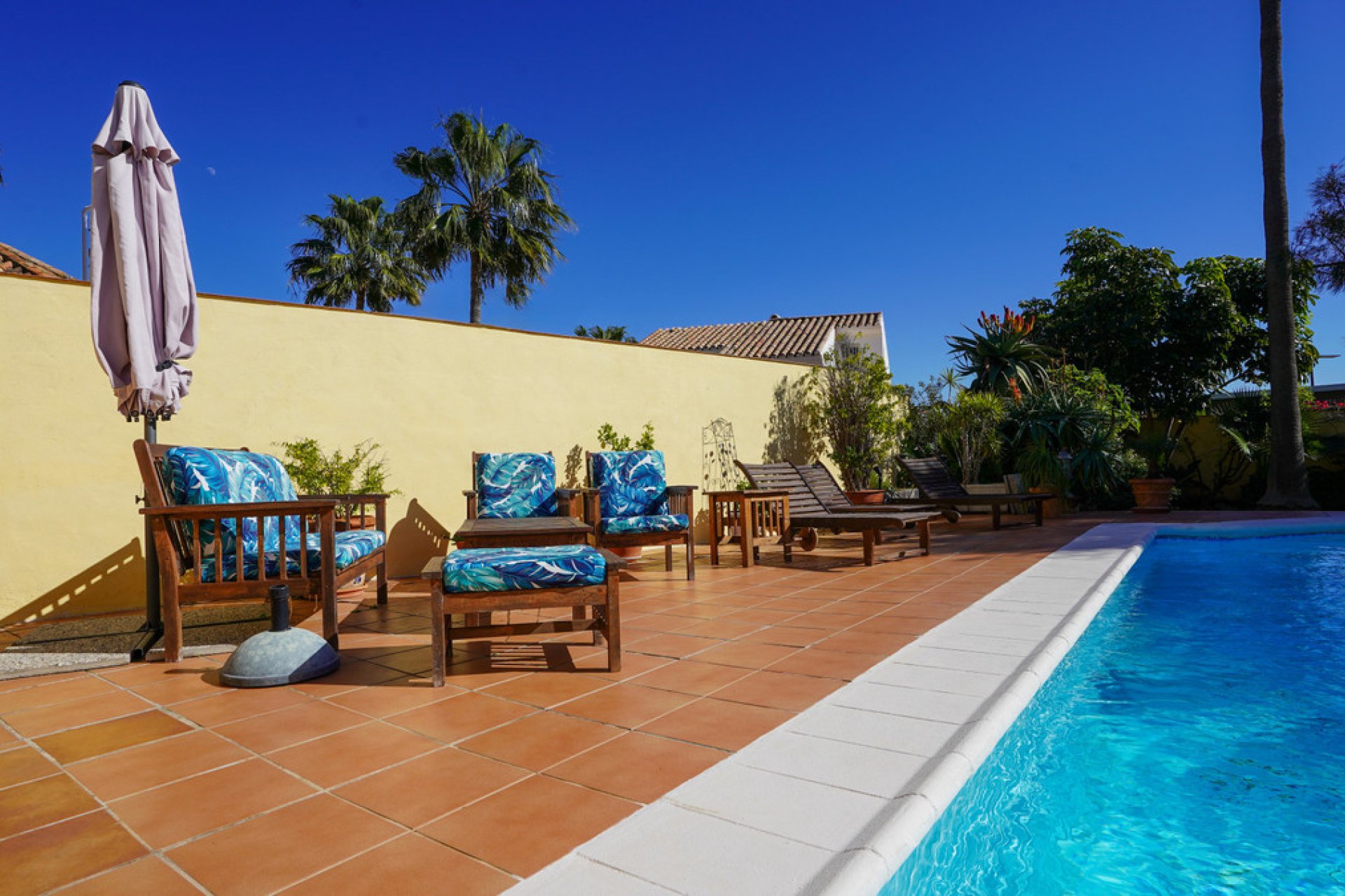 Resale - House - Detached Villa - Estepona - Estepona Centro