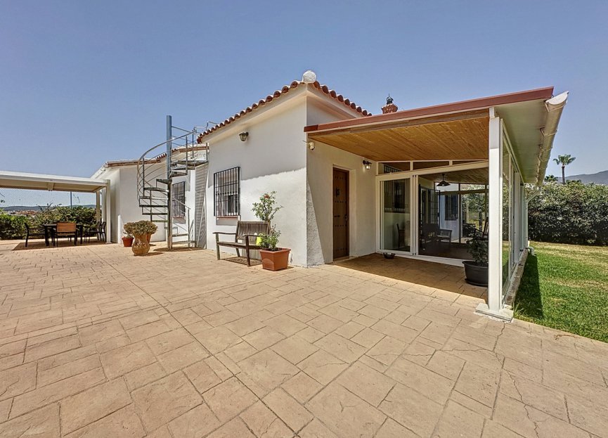 Resale - House - Detached Villa - Estepona - Estepona Centro