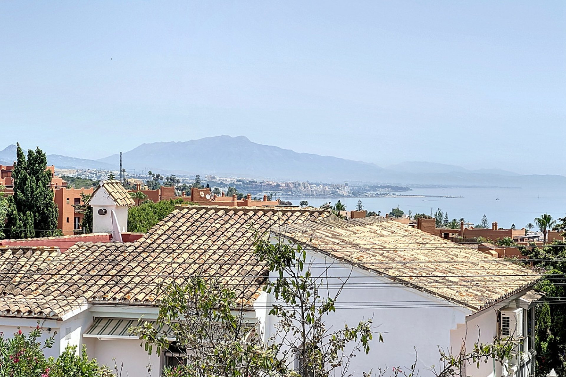 Resale - House - Detached Villa - Estepona - Estepona Centro